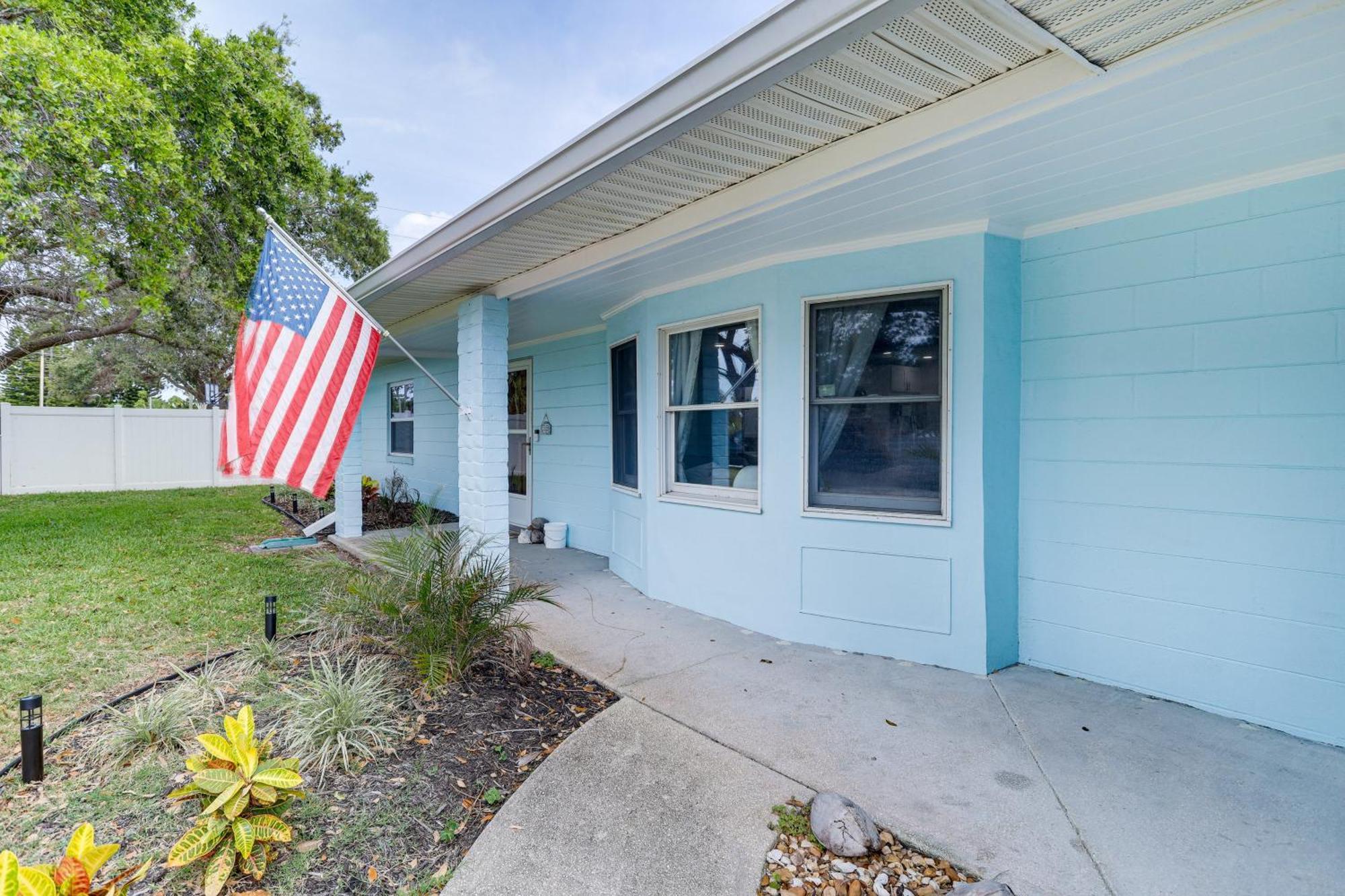 Pet-Friendly Cocoa Beach Home Walk To Beach! Exterior photo