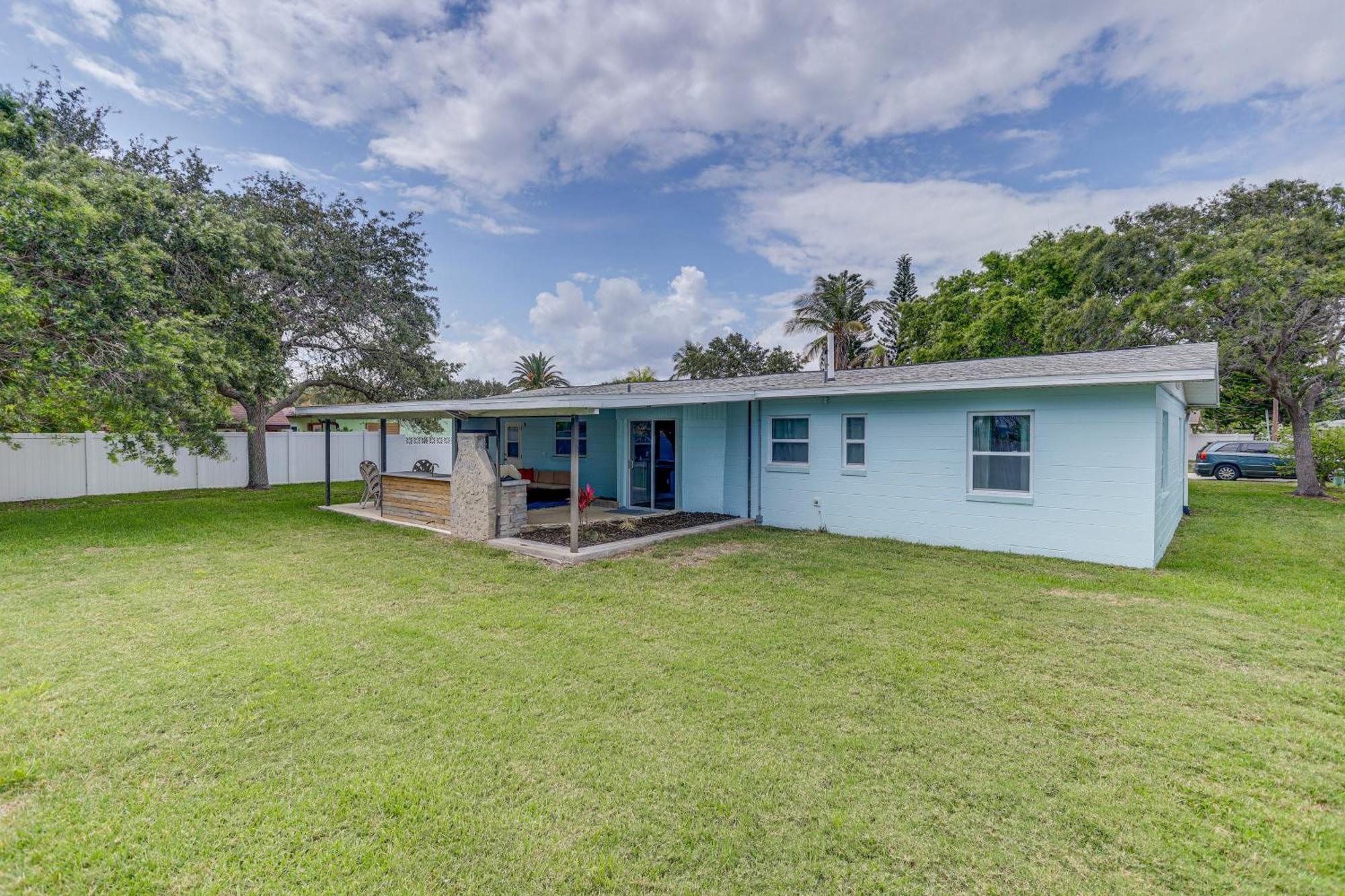 Pet-Friendly Cocoa Beach Home Walk To Beach! Exterior photo