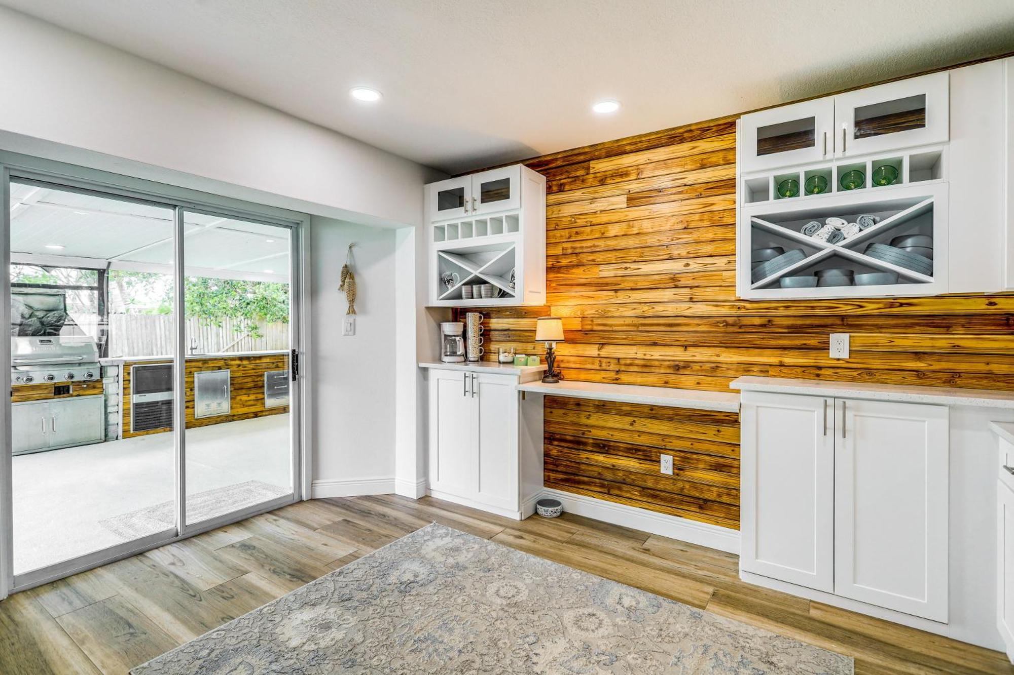 Pet-Friendly Cocoa Beach Home Walk To Beach! Exterior photo