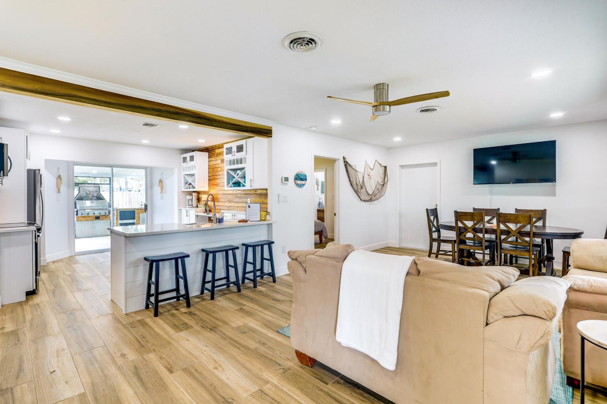 Pet-Friendly Cocoa Beach Home Walk To Beach! Exterior photo