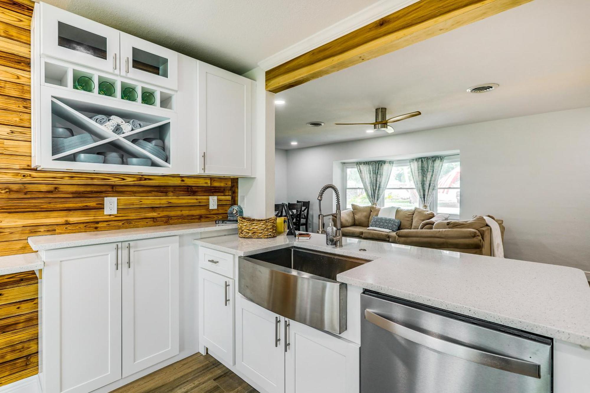 Pet-Friendly Cocoa Beach Home Walk To Beach! Exterior photo